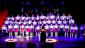 ÇOCUK KÜLTÜR EVİ KOROSU'NDAN ALKIŞ ALAN 23 NİSAN KONSERİ
