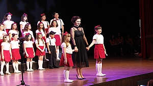 ÇOCUK KÜLTÜR EVİ KOROSUNA 3 BAŞARI ÖDÜLÜ