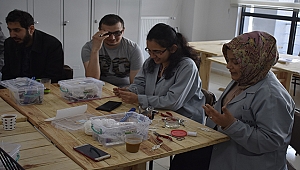 ENGELLERİ ZANAATLARIYLA AŞTILAR, KURSU BAŞARIYLA TAMAMLADILAR