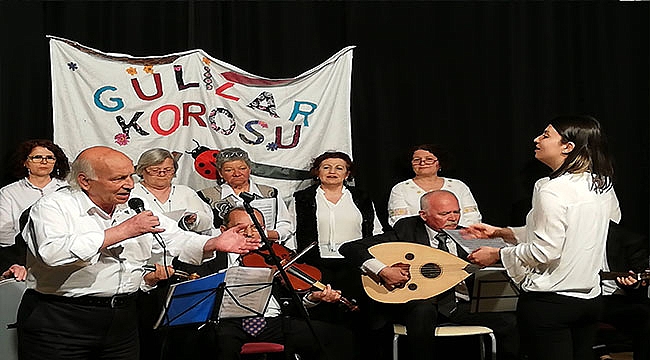 GÜLİZAR KOROSU'NDAN ALKIŞ ALAN KONSER