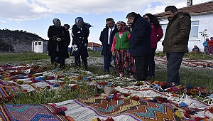 ÇAMKALABAKLI KADINLAR EL EMEKLERİNİ SANATA DÖNÜŞTÜRDÜLER