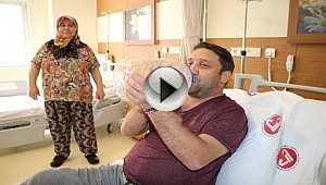 SAĞLIĞINA KAVUŞUNCA 5 LİTRELİK BİDONLA KANA KANA SU İÇTİ