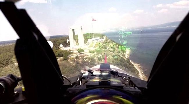 TÜRK YILDIZLARI ÇANAKKALE ABİDESİ'Nİ SELAMLADI