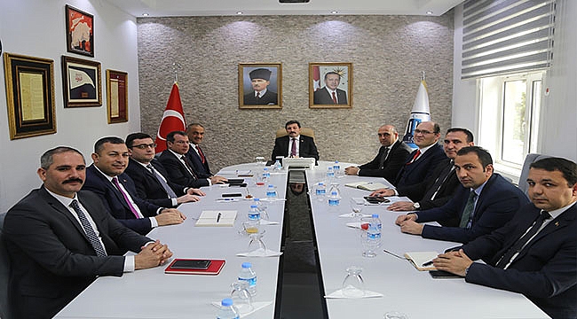 VALİ ORHAN TAVLI, KAYMAKAMLARLA BİR ARAYA GELDİ