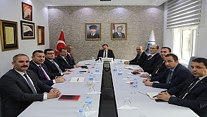 VALİ ORHAN TAVLI, KAYMAKAMLARLA BİR ARAYA GELDİ