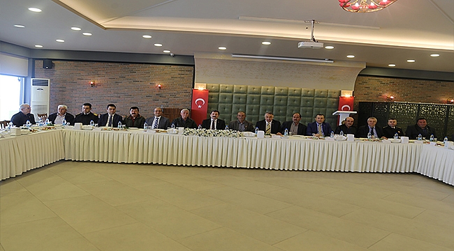 VALİ ORHAN TAVLI, SEÇİLEN MUHTARLARA "HAYIRLI OLSUN" TEMENNİSİNDE BULUNDU