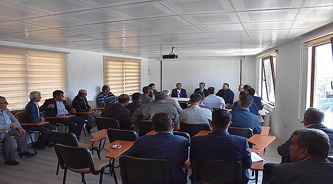 BAŞKAN YARDIMCISI MUTLUAY, MUHTARLARLA BİR ARAYA GELDİ