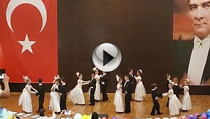 ÇANAKKALE 18 MART İLKOKULUNDAN MUHTEŞEM MÜZİKAL