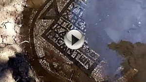 ÇANAKKALE'DE KAÇAK KAZIDA ZEMİN MOZAİĞİ BULUNDU