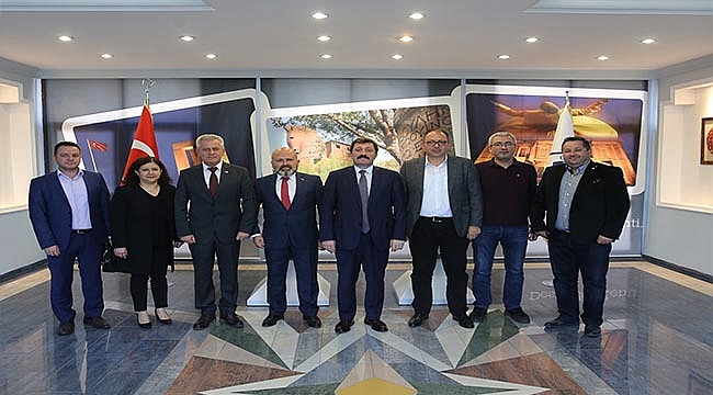 ÇANAKKALE KIZILAY ŞUBE BAŞKANLIĞI YENİ YÖNETİM KURULUNDAN, VALİLİĞE ZİYARET