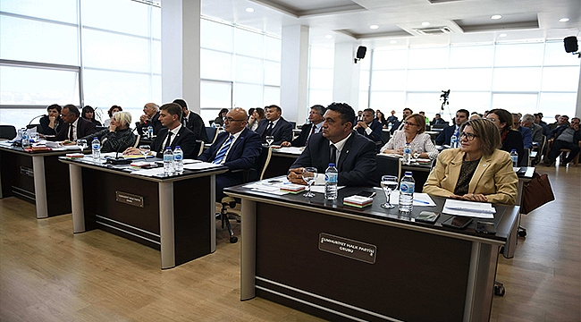 ÇANAKKALE-TAPOLCA KARDEŞLİĞİNE KATKI VEREN BAŞAR'A FAHRİ HEMŞEHRİLİK BERATI TAKDİM EDİLDİ