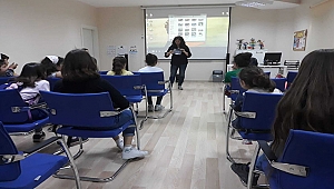 ÇOCUK KÜLTÜR EVİ, SİNEMA YAZARI BANU BOZDEMİR'İ AĞIRLADI