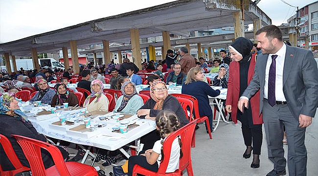 EZİNE BELEDİYESİNDEN İFTAR YEMEĞİ