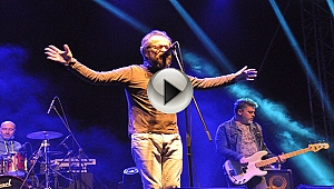 GENÇLER FERİDUN DÜZAĞAÇ ŞARKILARIYLA BÜYÜLENDİ