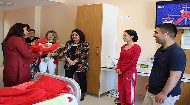 İSKENDEROĞLU'NDAN HASTANEDEKİ ANNELERE ZİYARET