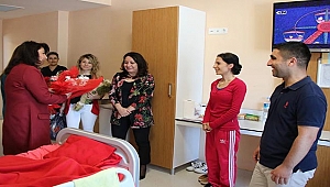 İSKENDEROĞLU'NDAN HASTANEDEKİ ANNELERE ZİYARET