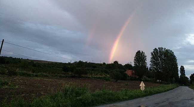 LAPSEKİ'DE ÇİFTE GÖKKUŞAĞI OLUŞTU