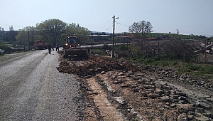 LAPSEKİ'DE KÖY YOLLARI ASFALT ONARIM ÇALIŞMALARI YÜRÜTÜLÜYOR
