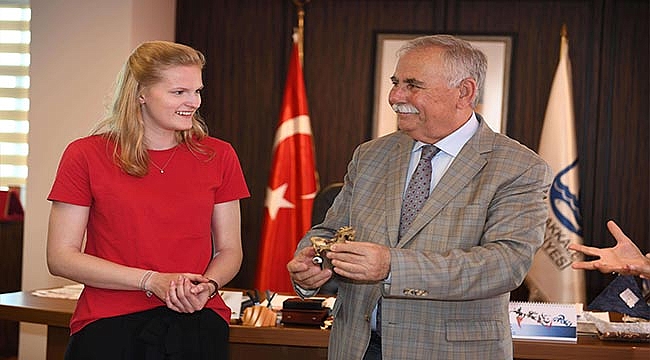 STAJYER ÖĞRENCİLER BAŞKAN GÖKHAN'I ZİYARET ETTİ