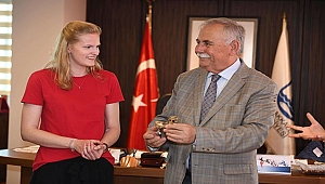 STAJYER ÖĞRENCİLER BAŞKAN GÖKHAN'I ZİYARET ETTİ