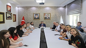 UKRAYNALI ÖĞRENCİLERDEN VALİ ORHAN TAVLI'YA ZİYARET