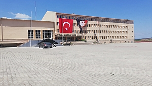 VAHİT TUNA ANADOLU LİSESİ SENTETİK FUTBOL SAHASINI ÖĞRENCİLERİN HİZMETİNE AÇILDI