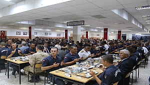 VALİ ORHAN TAVLI, 116 JANDARMA EĞİTİM KOMUTANLIĞINDA JANDARMA ERLERLE İFTARDA BİR ARAYA GELDİ
