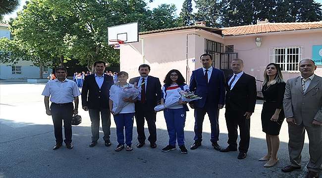 VALİ ORHAN TAVLI, GAZİ ORTAOKULUNU ZİYARET ETTİ