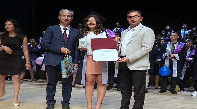 BİGA UYGULAMALI BİLİMLER FAKÜLTESİ MEZUNİYET TÖRENİ GERÇEKLEŞTİ