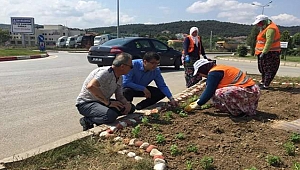 ÇAN'DA PARK VE BAHÇELER ÇİÇEK AÇTI
