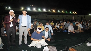 ÇAN ŞEHİR STADINDA TERAVİH NAMAZI KILINDI