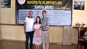 'MATEMATİK OLİMPİYATLARI'NDA DERECEYE GİREN ÖĞRENCİLER ÖDÜLLENDİRİLDİ