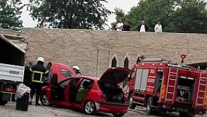 PATLAYAN AKÜ ARABAYI YAKTI!