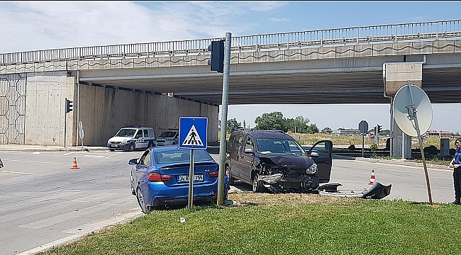 TRAFİK IŞIKLARINA RAĞMEN BU KAVŞAKTA KAZA BİTMİYOR