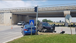 TRAFİK IŞIKLARINA RAĞMEN BU KAVŞAKTA KAZA BİTMİYOR