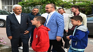 TURAN,BAYRAM NAMAZINI BABA OCAĞINDA KILDI