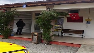 TÜRK BAYRAĞINI YAKMAYA KALKTI!