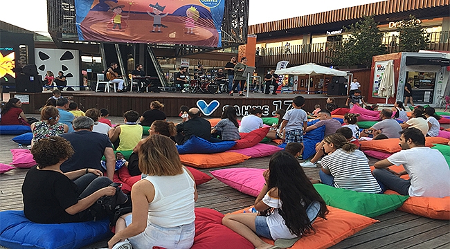 17 BURDA YAZ KONSERLERİ MÜZİKSEVERLERE KEYİFLİ ANLAR YAŞATIYOR!