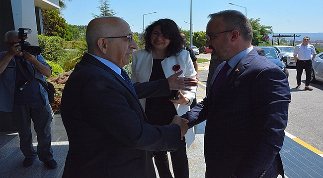 AK PARTİ ÇANAKKALE MİLLETVEKİLLERİNDEN REKTÖR PROF. DR. SEDAT MURAT'A ZİYARET
