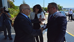 AK PARTİ ÇANAKKALE MİLLETVEKİLLERİNDEN REKTÖR PROF. DR. SEDAT MURAT'A ZİYARET