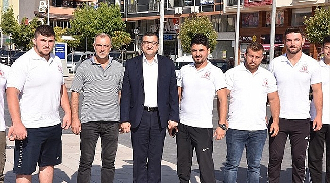 ÇAN BELEDİYE BAŞKANI ÖZ, GÜREŞÇİLERİ KIRKPINAR'A UĞURLADI