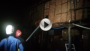 ÇAN'DA İKİ KATLI EV YANDI!