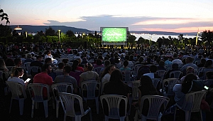 ÇANAKKALE BELEDİYESİ AÇIK HAVA SİNEMA GECELERİ YEŞİLÇAM KLASİKLERİ İLE BAŞLADI