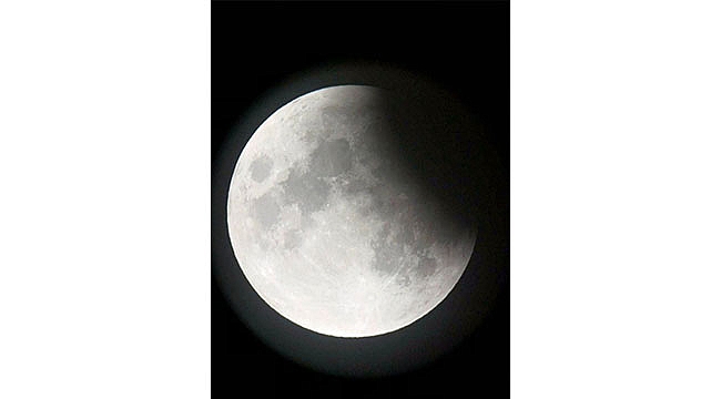 DÜN GECE PARÇALI AY TUTULMASI YAŞANDI