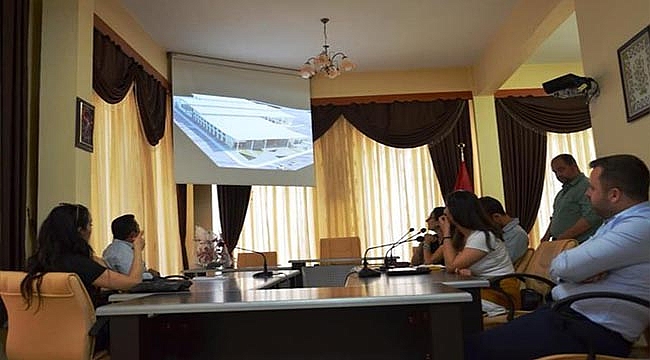 EZİNE BELEDİYESİNDE GERGİN TANITIM TOPLANTISI