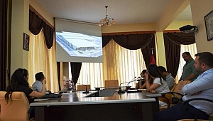 EZİNE BELEDİYESİNDE GERGİN TANITIM TOPLANTISI