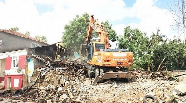 HALKIN GÜVENLİĞİ İÇİN METRUK BİNALAR YIKILMAYA DEVAM EDİYOR