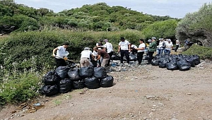 MÜLTECİLERDEN KALAN ÇÖPLERİ TEMİZLİYORLAR