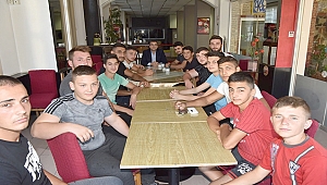 ÖZ'DEN BAKLAVA İKRAMI