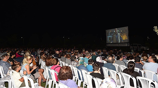 ÖZGÜRLÜK PARKI'NDA SİNEMA KEYFİ DEVAM EDİYOR